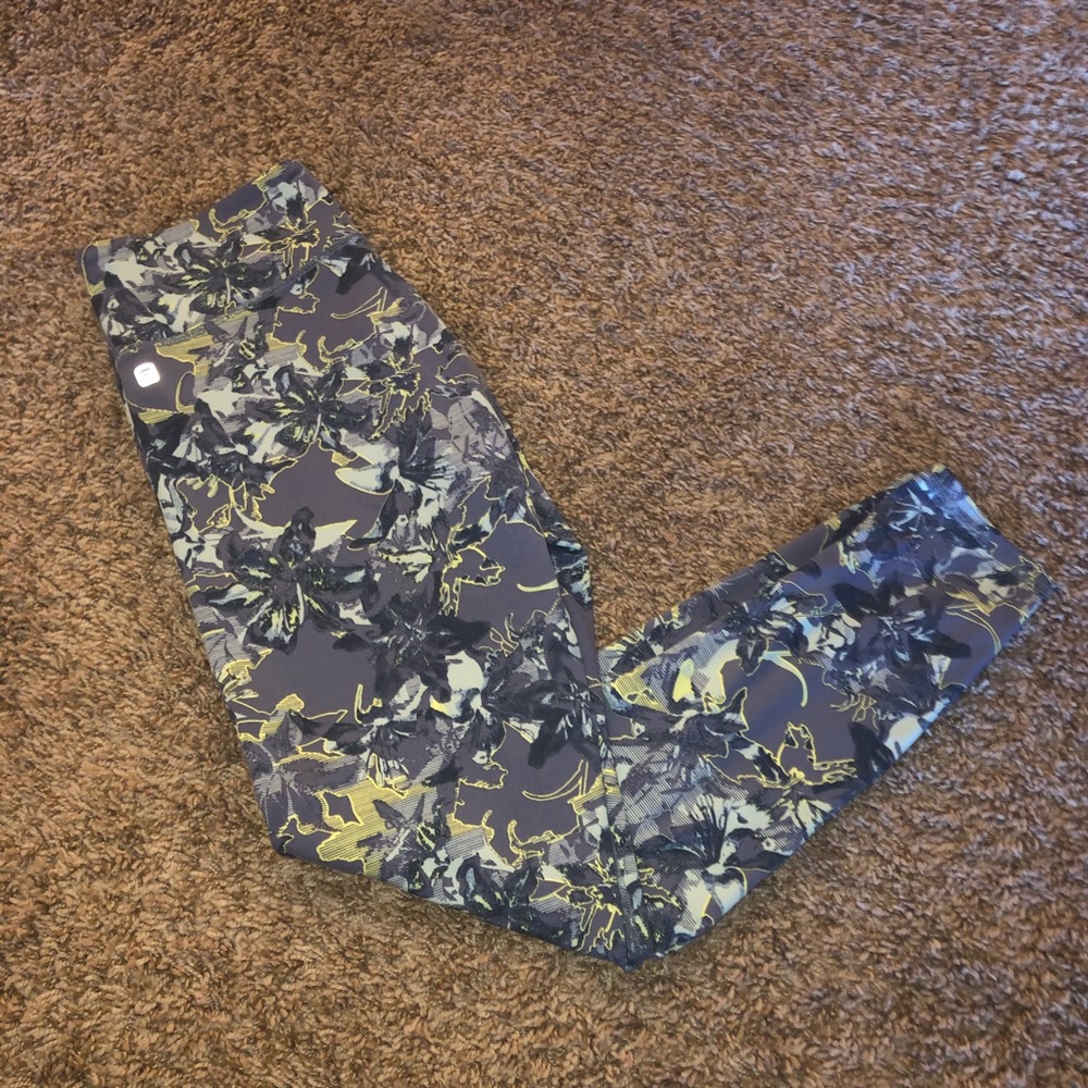 Fabletics - salar 7/8 leggings size medium - Picture 2 of 5